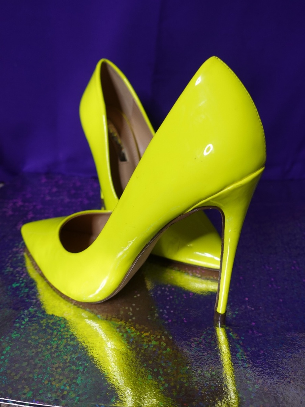 Neon pointy toe Pump sz 7